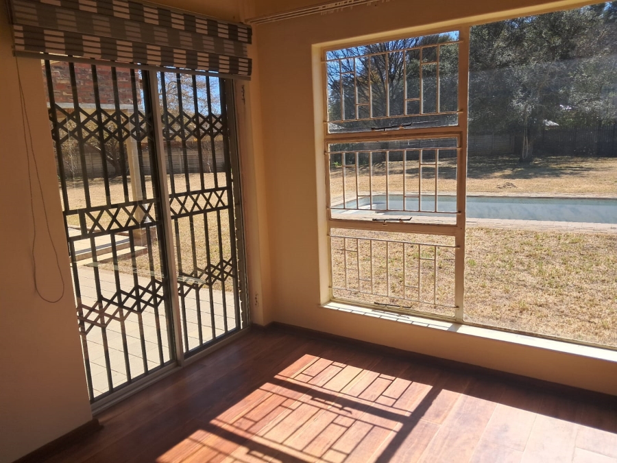 5 Bedroom Property for Sale in Flamingo Park Free State